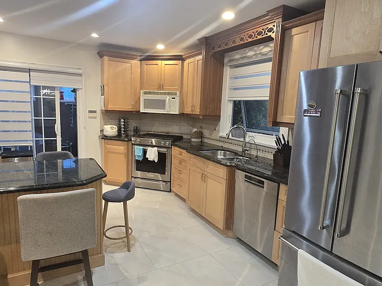 407 Saint George St — Photo 26