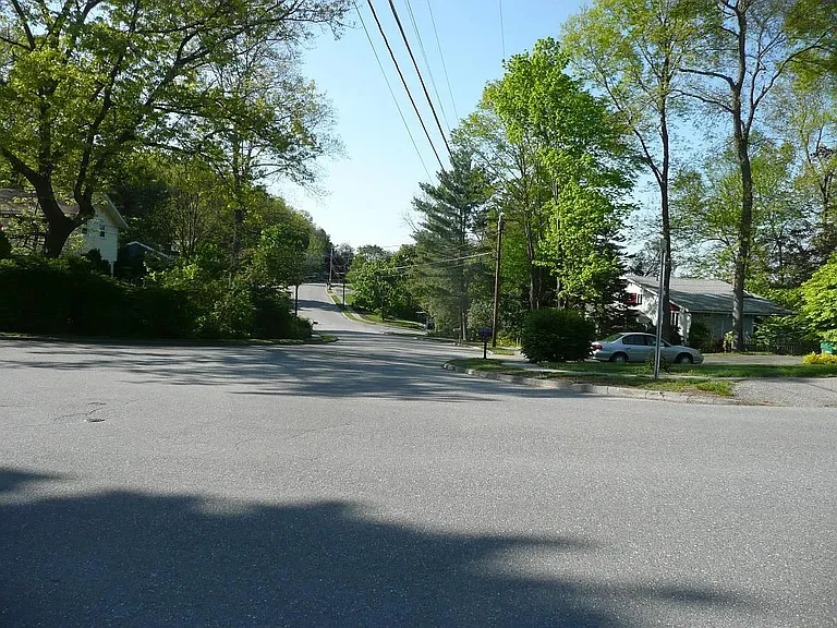 1 Cayuga Dr — Photo 24