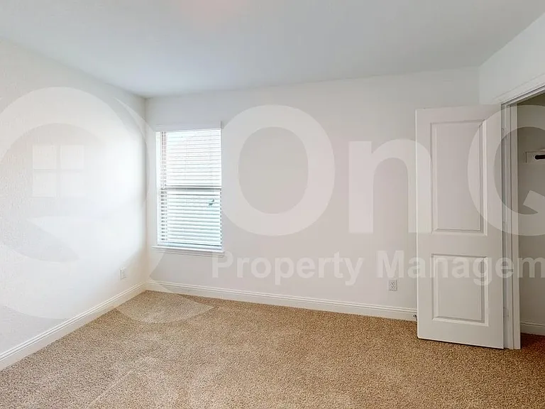 112 Baker St — Photo 14