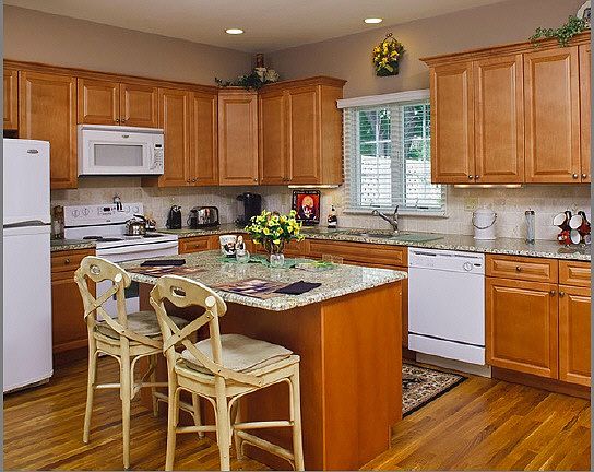 The open kitchen features granite countertops and a conversa