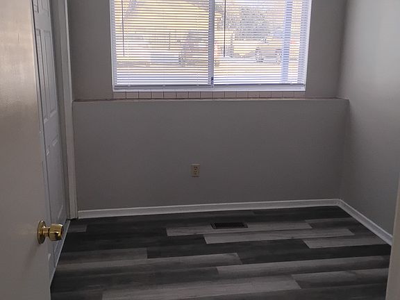 3rd image of 2277 Holloway Ave E