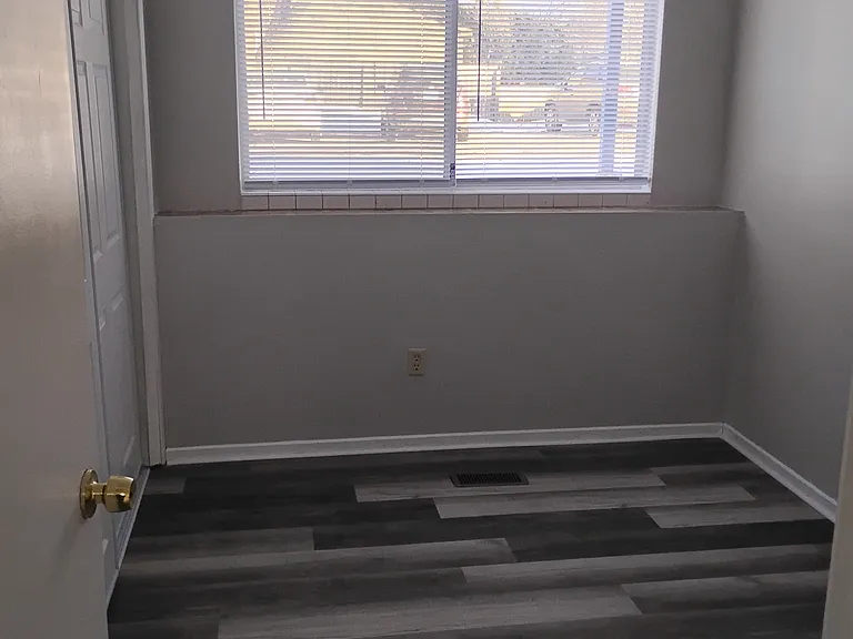2277 Holloway Ave E — Photo 3