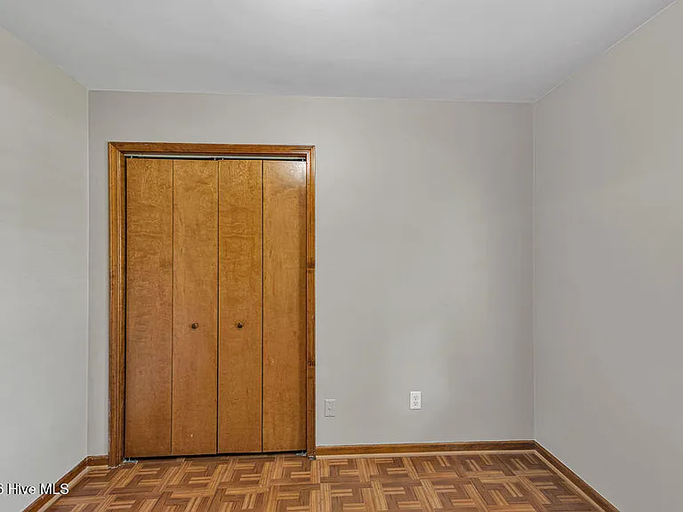 304 Gaston Ct — Photo 16