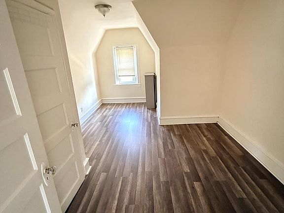 4th image of 1325 W Wingohocking St