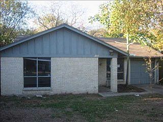 3rd image of 1103 Crown Oaks Dr