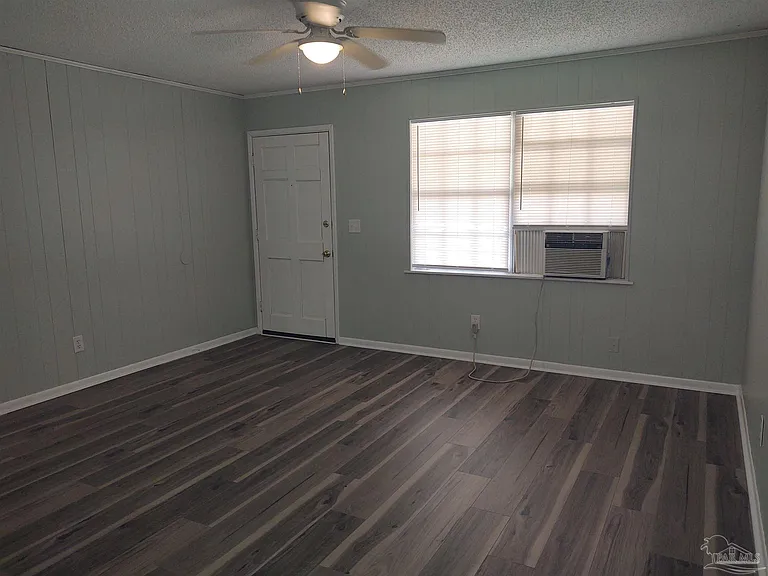 6593 Lee St #B — Photo 4
