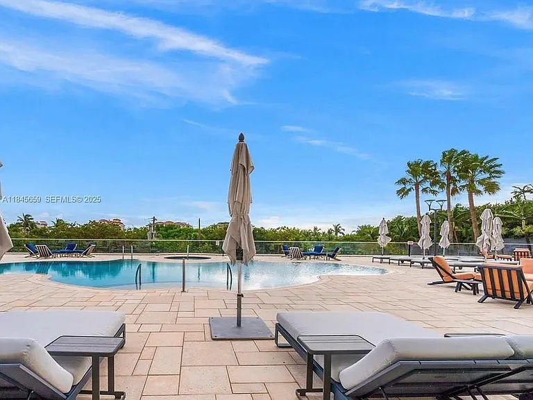300 S Pointe Dr #1901 — Photo 27