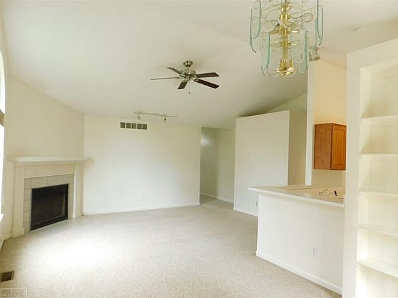 5th image of 18256 Blue Island Ct