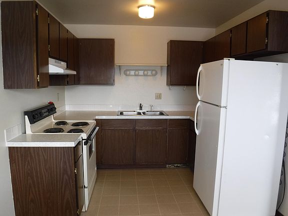 2nd image of 108 Camelot Ct APT 6