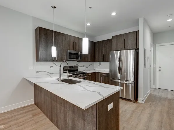 2813 W Belmont Ave #212, Chicago, IL 60618