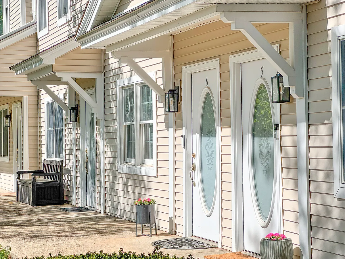 Sun-drenched front patio welcomes you home and adds instant curb appeal. - 20 Cross St #5