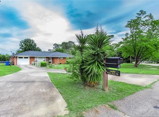 6400 Whitehall Dr, Fayetteville, NC 28303