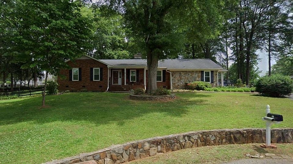 1st image of 92 Sun Valley Dr