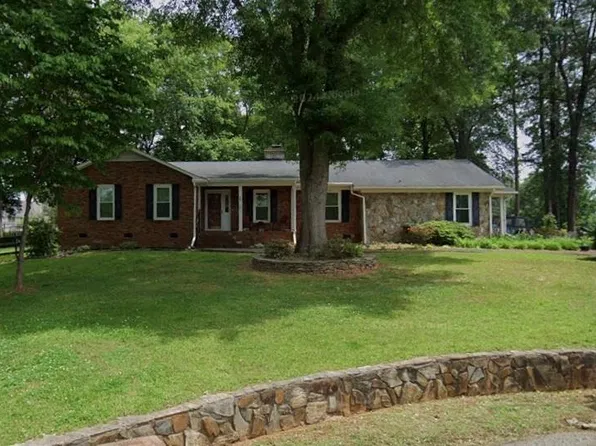 92 Sun Valley Dr, Boiling Springs, SC 29316