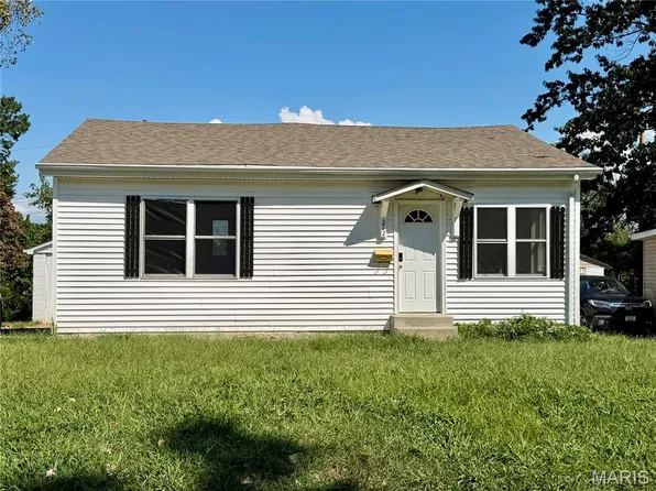 212 La Motte Ln, Saint Louis, MO 63135