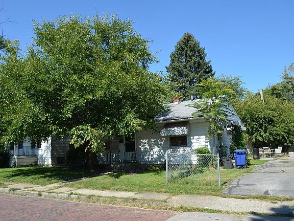 4th image of 1494 Walsh Ave