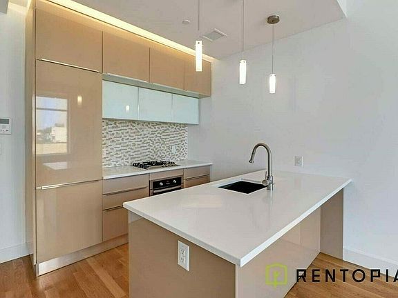 2nd image of 65 Ainslie St #431