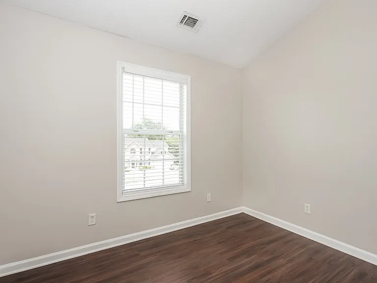 5000 Dockside Dr — Photo 13