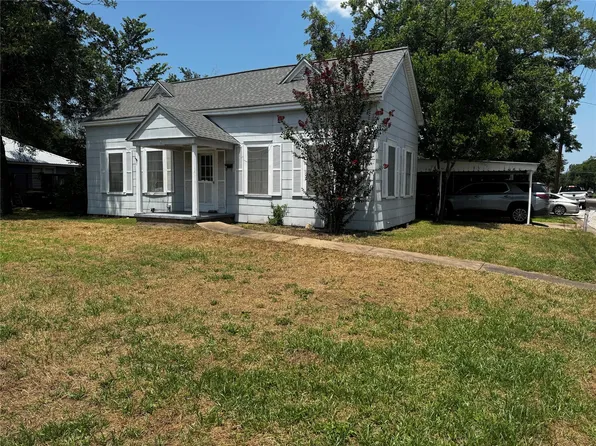 559 S Madison St, La Grange, TX 78945