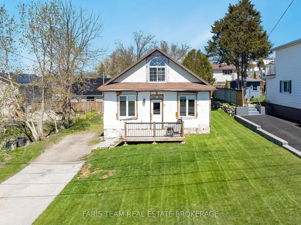 5 Scott St, Penetanguishene, ON L9M 1N1
