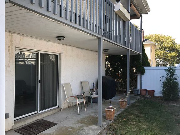 Ground level Patio fenced for privacy
28'x6'