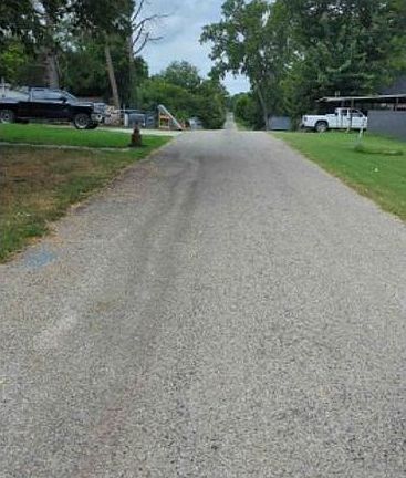 Exterior Neighborhood (street photo)