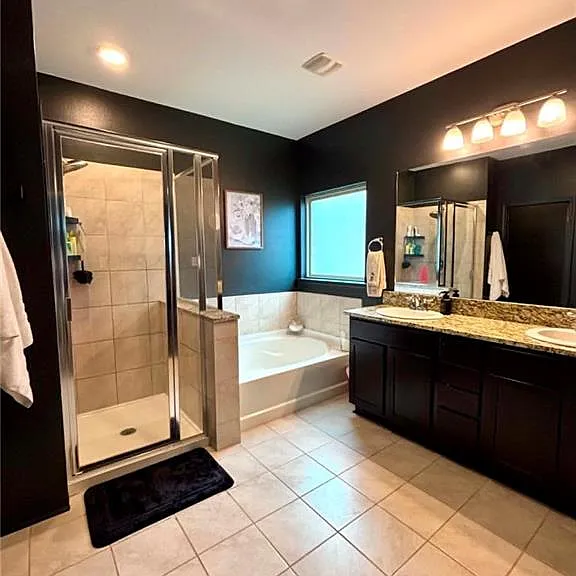 408 Lakeshore Vlg E — Photo 12