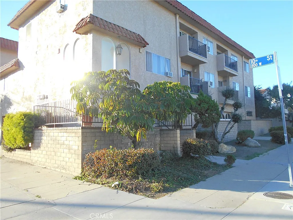 1 bed, 726 sqft, $1,995 — Photo 2