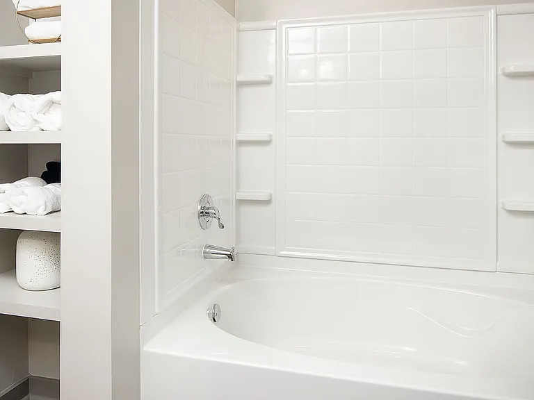 One White Oak Apartments — Photo 13