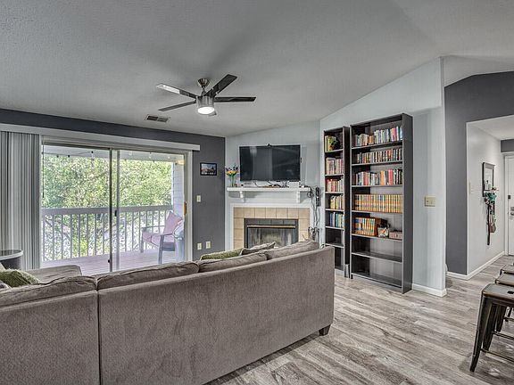 5th image of 50 Creekwood Dr Unit 11