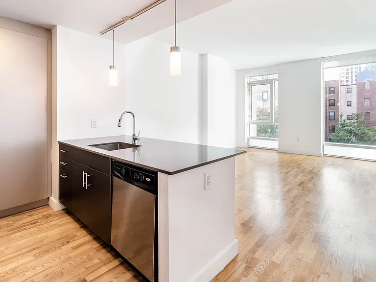 500 W 23rd St #2H — Photo 8