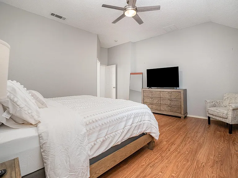 4201 Pinewood Dr — Photo 10