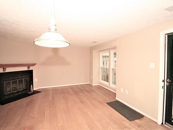 3rd image of 428 Palmspring Dr