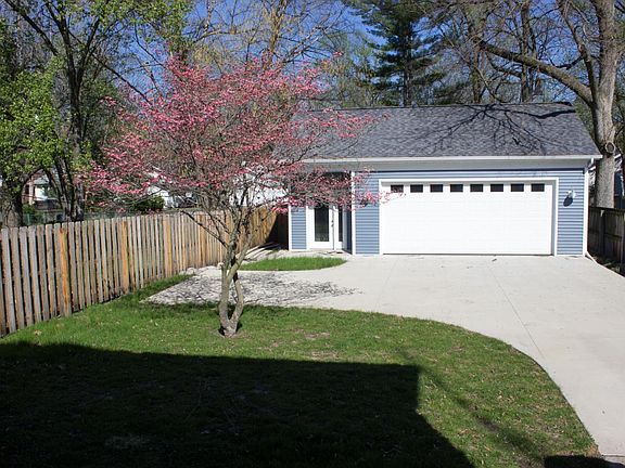 New 2.5 car garage with access to alley