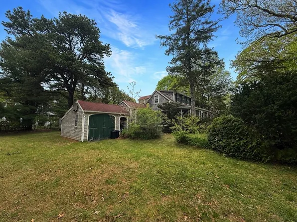 18 Nickerson Rd, Cotuit, MA 02635