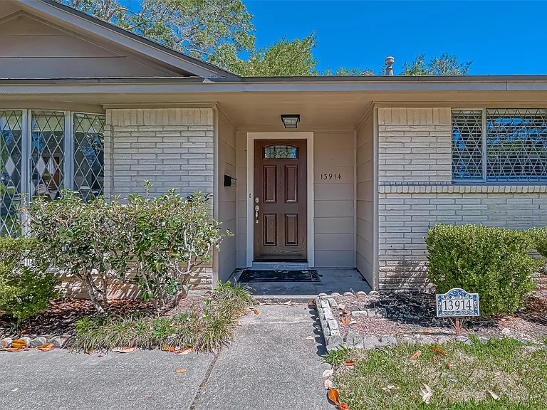 13914 Saint Marys Ln — Photo 3