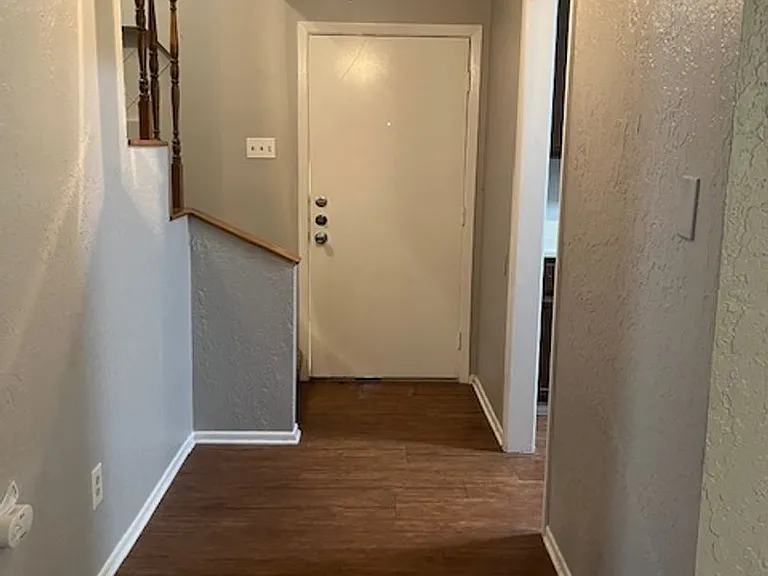 1306 Carnation Ln — Photo 5