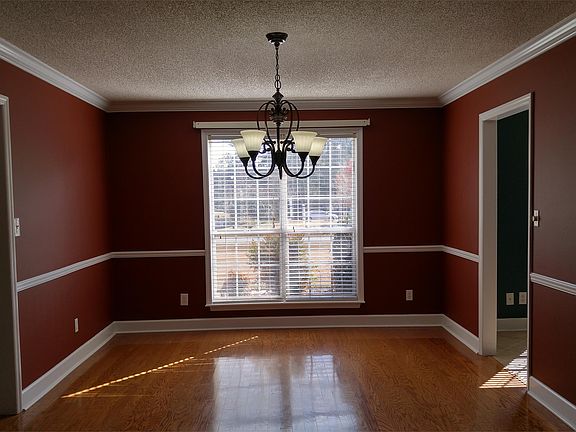 Dining room.