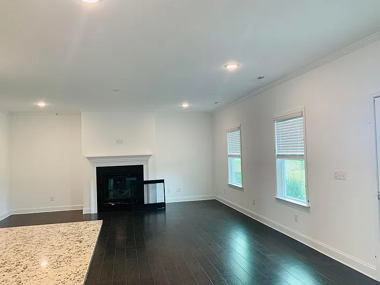 836 Napier Dr — Photo 4