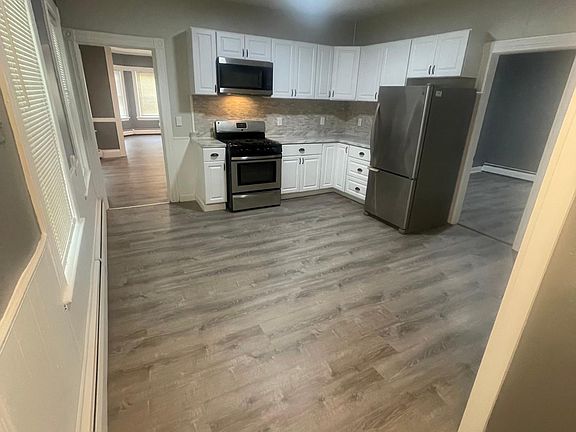 3rd image of 165 Camp St APT 1