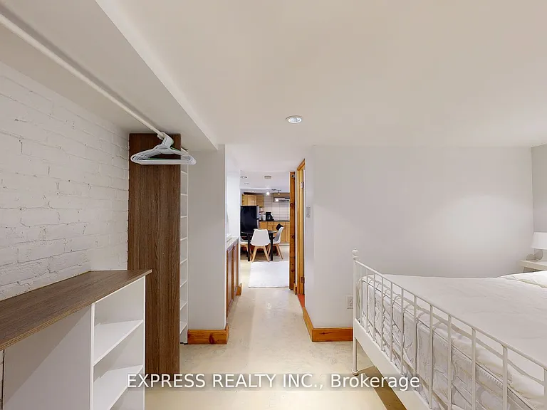 146 Blackthorn Ave #LOWER — Photo 8