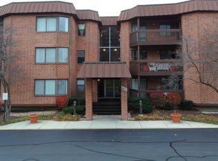 6425 Clarendon Hills Rd APT 107, Willowbrook, IL