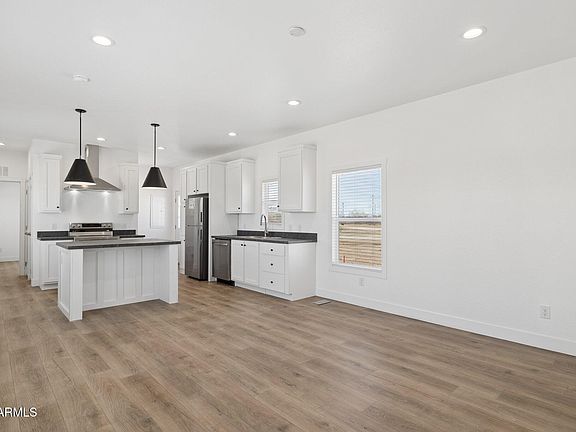 3rd image of 50044 W Century Road