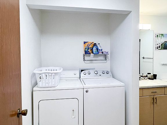 3rd image of 201 Barrow St #208-1