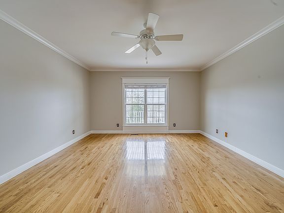 4th image of 608 Excalibur Ct