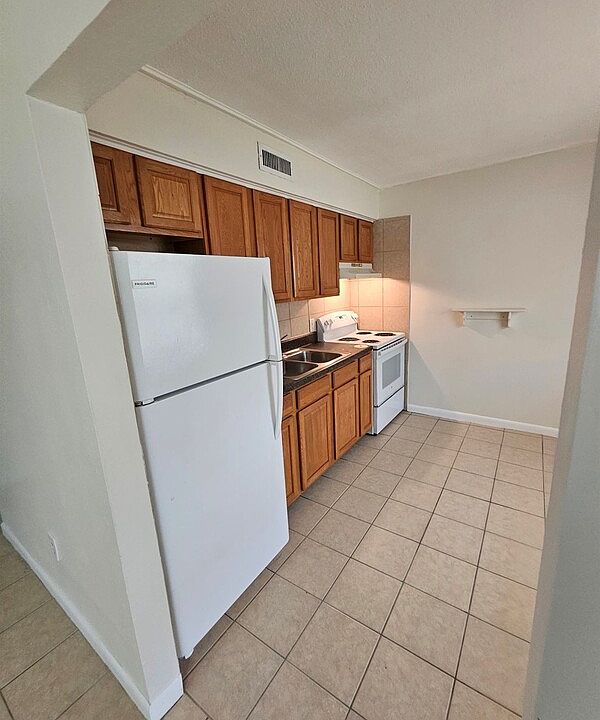 1761 Fowler St APT 10, Fort Myers, FL 33901 | Zillow