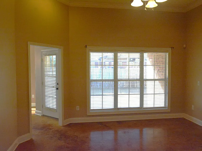 644 Huntington Dr — Photo 6