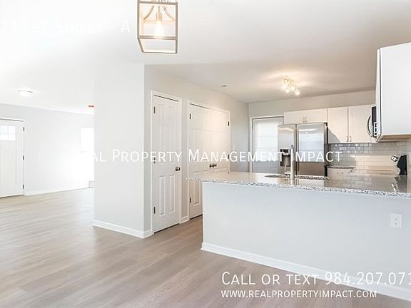 3rd image of 811 Lee St #A