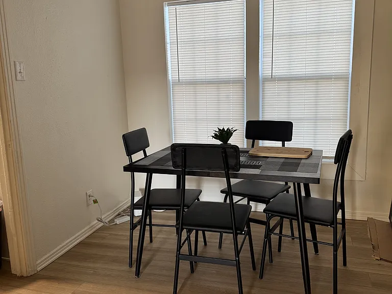 1381 Sunset Dr — Photo 10
