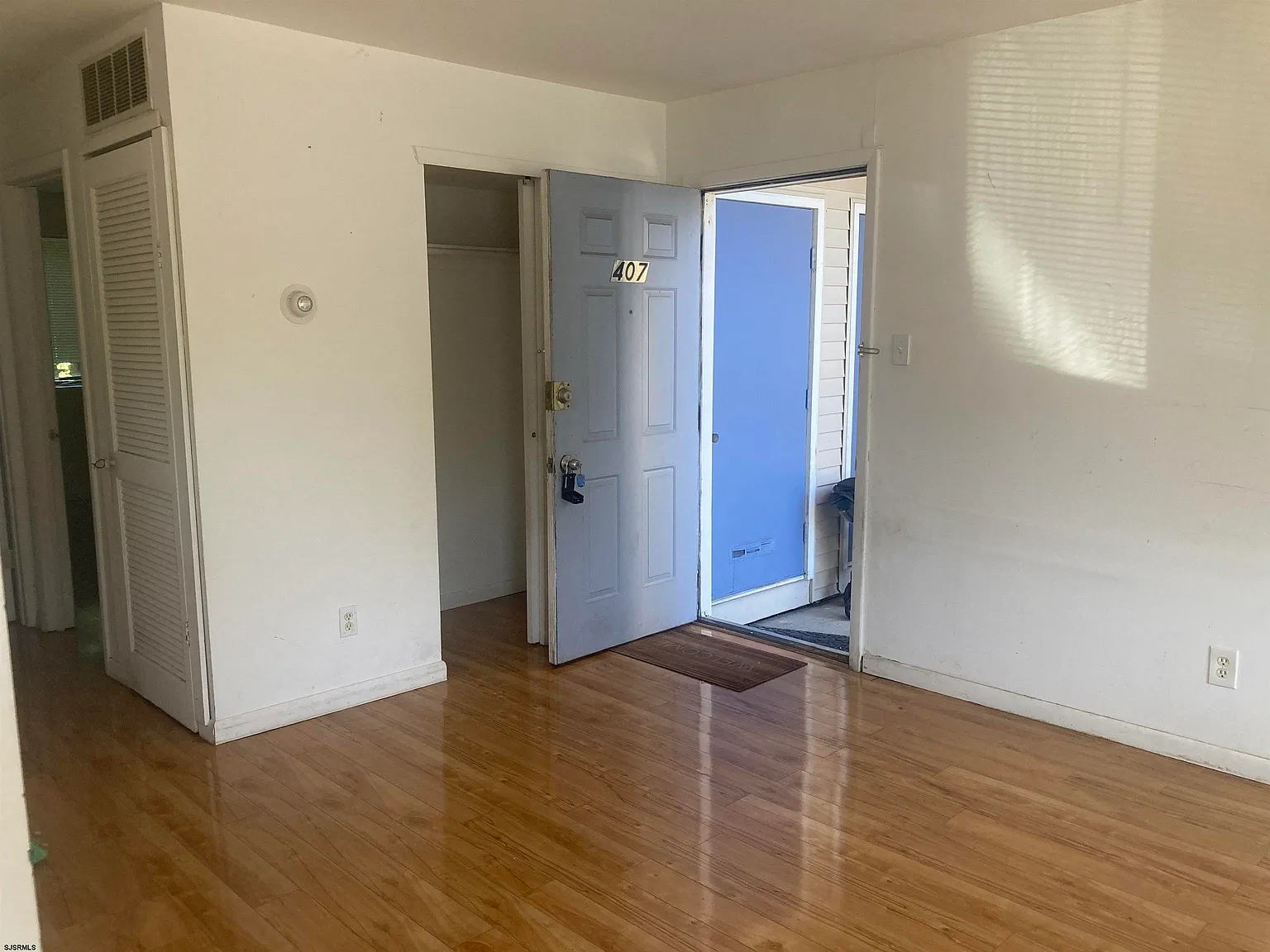 2 bed, 1.0 bath, $1,900 — Photo 4